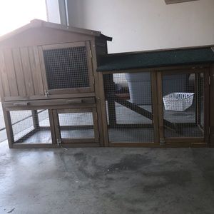 Used Outdoor Rabbit Hutch w/ litter tray